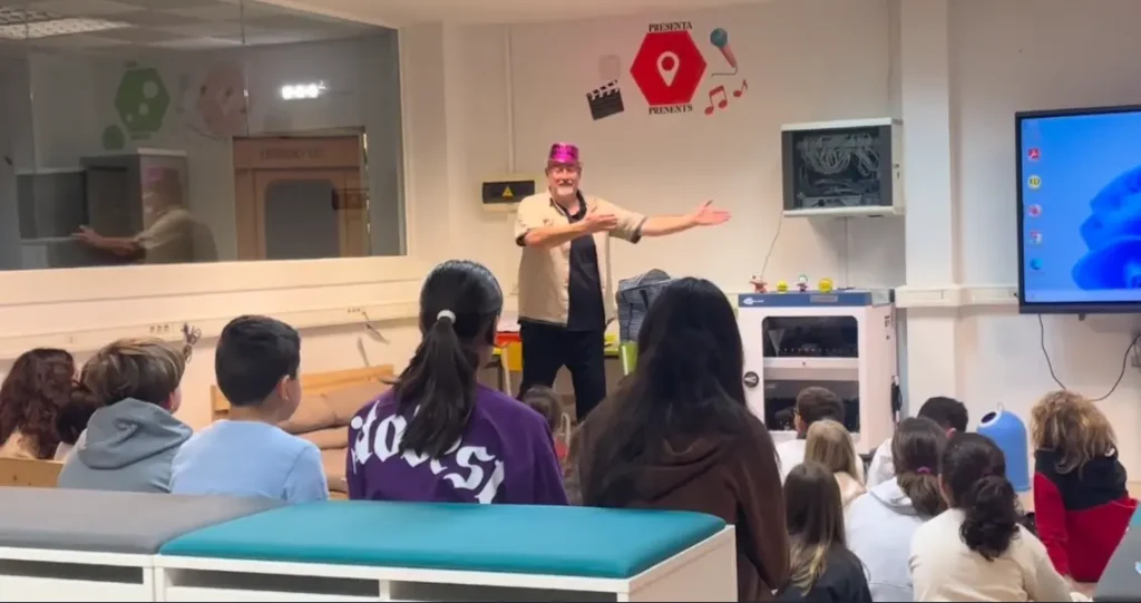 Master class formación en habilidades de comunicación para niños: el poder de la atención para aprender a crear un pódcast desde la pasión por contar historias y la expresión emocional.